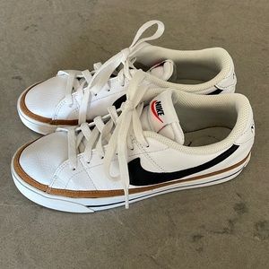 Nike Court Legacy